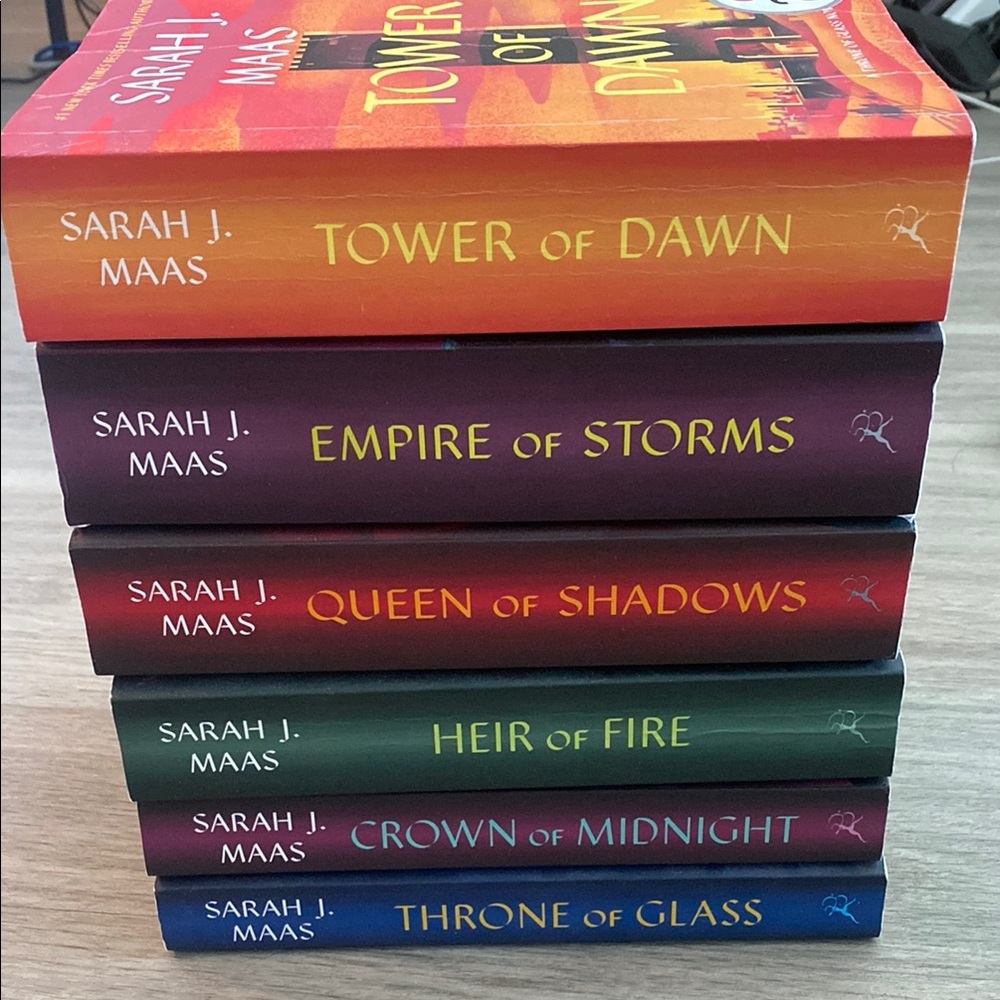 Throne of glass series